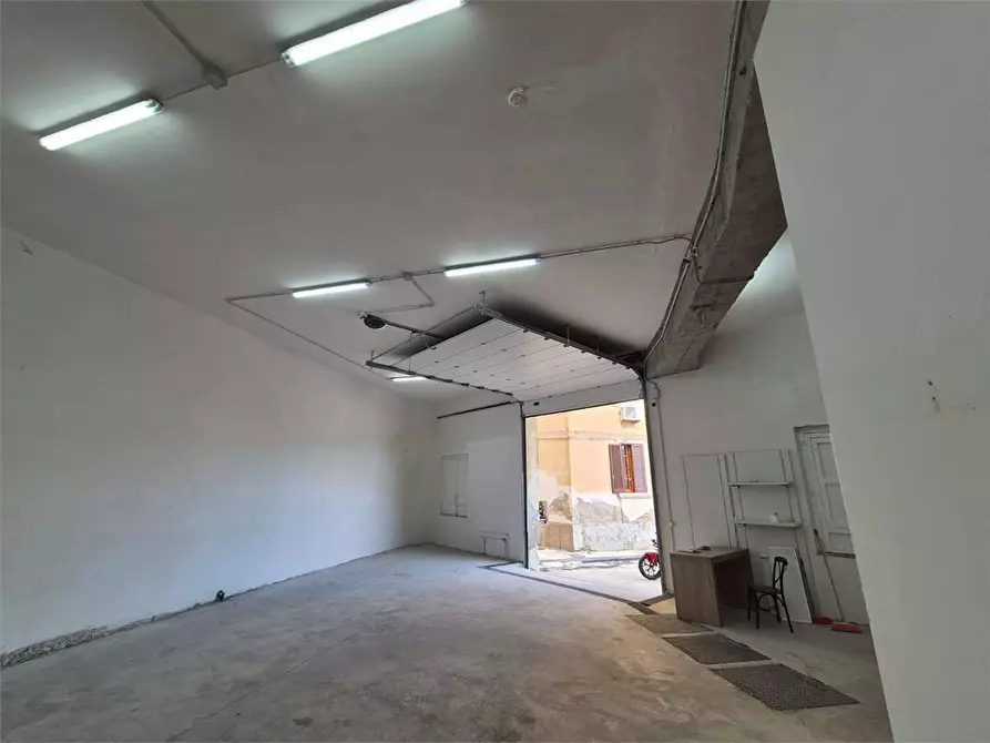 Immagine 15 di Magazzino in vendita  a Siracusa
