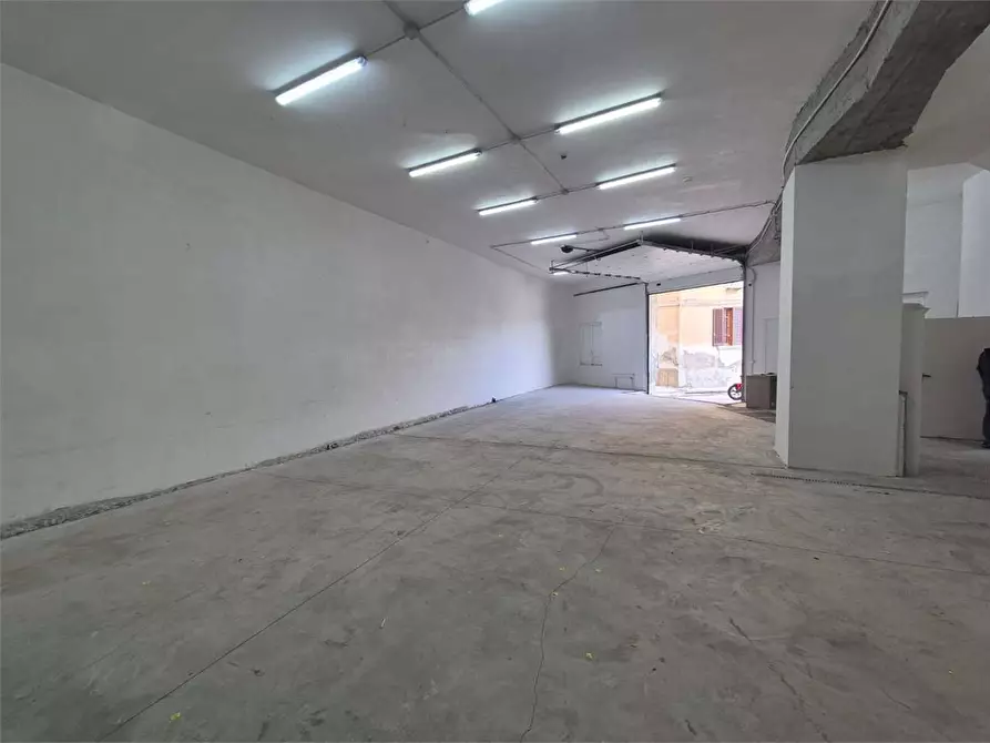 Immagine 16 di Magazzino in vendita  a Siracusa