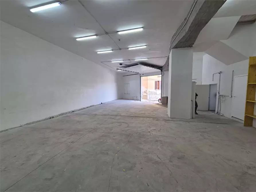 Immagine 17 di Magazzino in vendita  a Siracusa