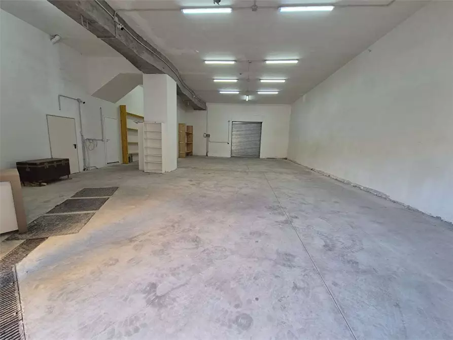Immagine 19 di Magazzino in vendita  a Siracusa