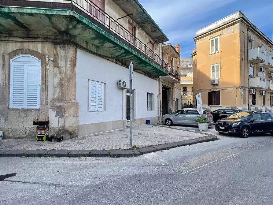 Immagine 20 di Magazzino in vendita  a Siracusa