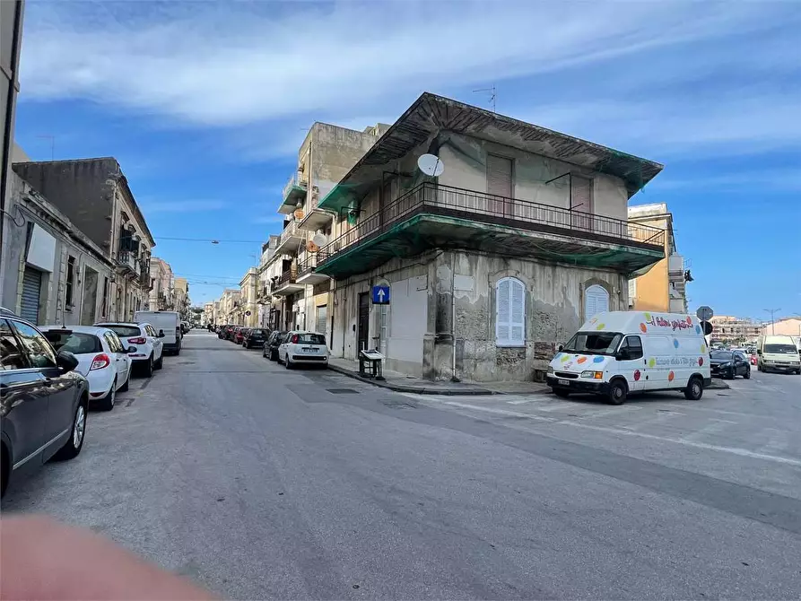 Immagine 21 di Magazzino in vendita  a Siracusa