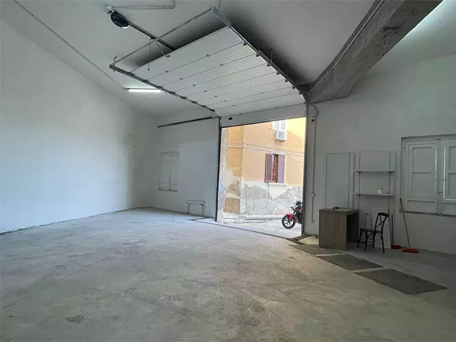 Immagine 24 di Magazzino in vendita  a Siracusa