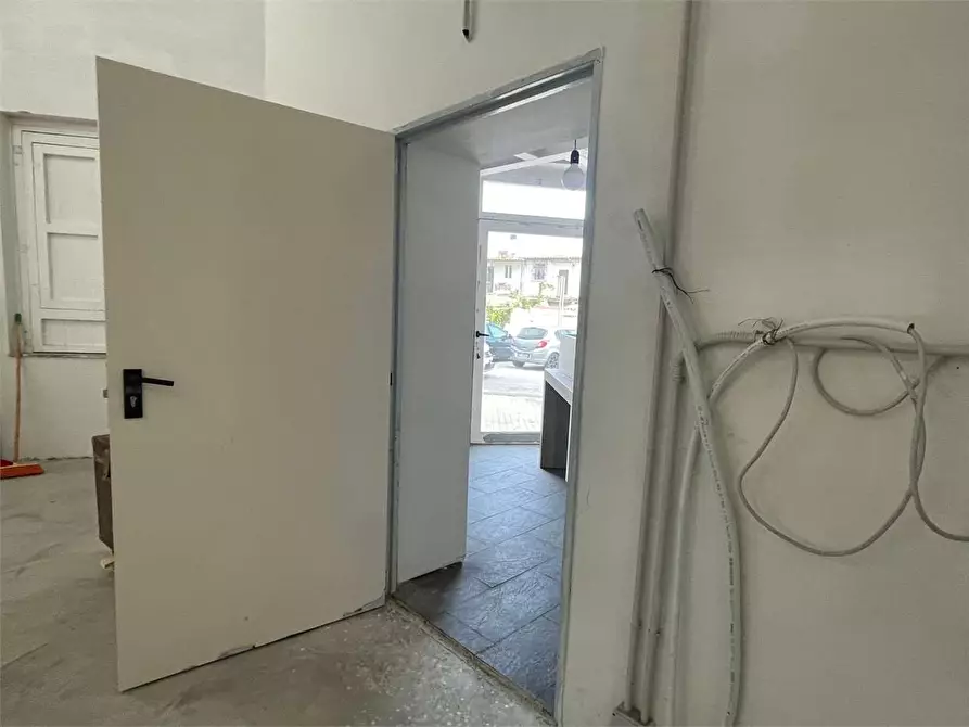 Immagine 26 di Magazzino in vendita  a Siracusa