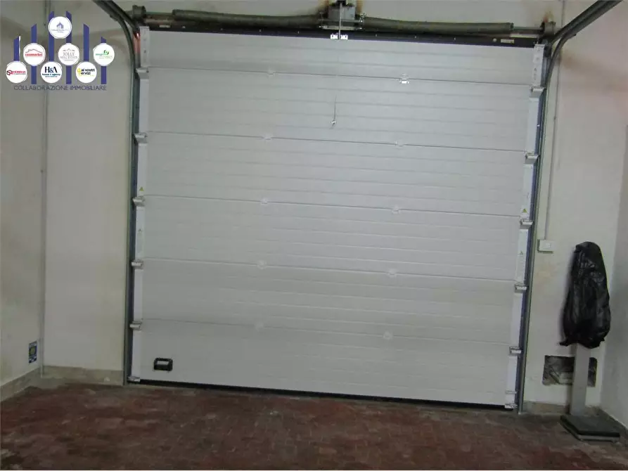 Immagine 6 di Magazzino in vendita  a Siracusa