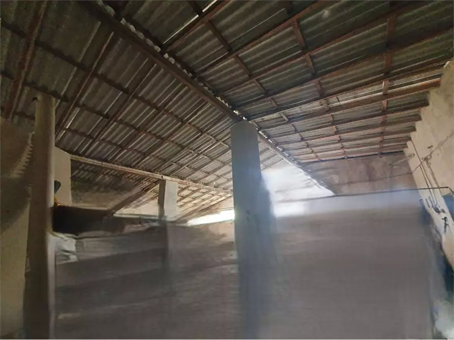 Immagine 4 di Magazzino in vendita  in Traversa Rumania  a Siracusa