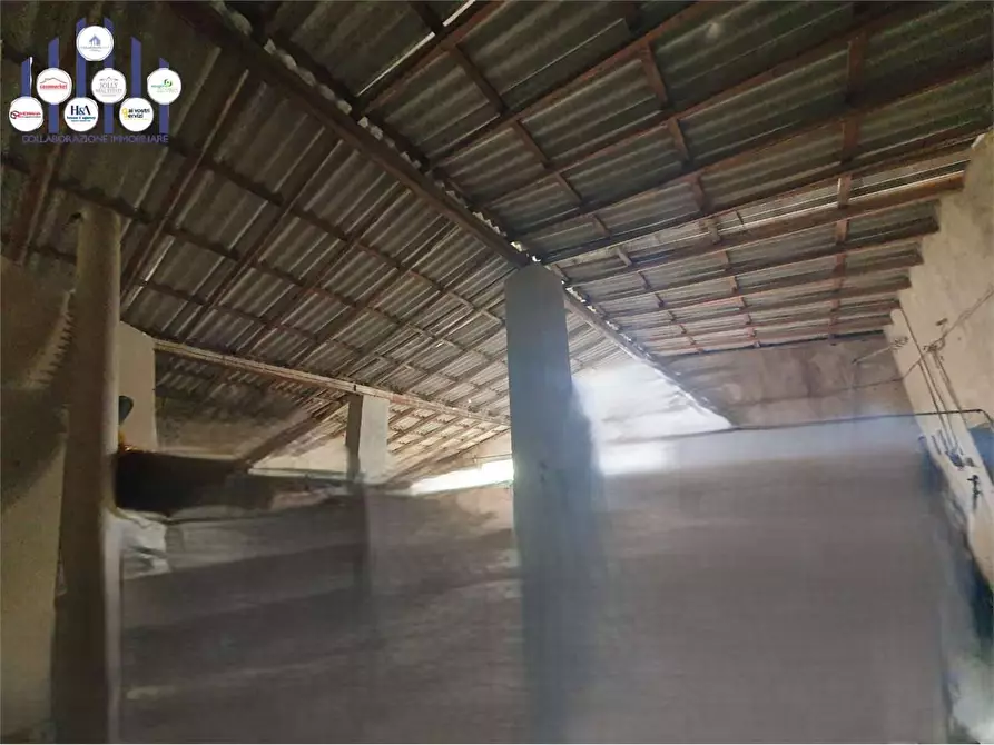 Immagine 4 di Magazzino in vendita  in Traversa Rumania  a Siracusa