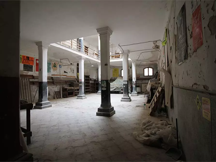 Immagine 11 di Stabile in vendita  in Piazza archimede a Siracusa