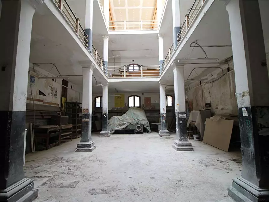 Immagine 13 di Stabile in vendita  in Piazza archimede a Siracusa