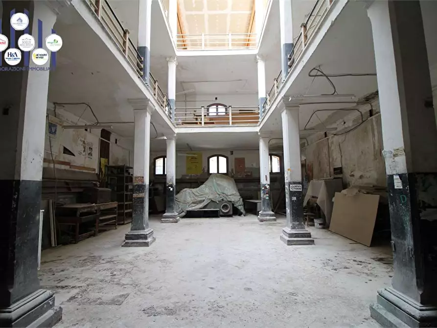 Immagine 13 di Stabile in vendita  in Piazza archimede a Siracusa