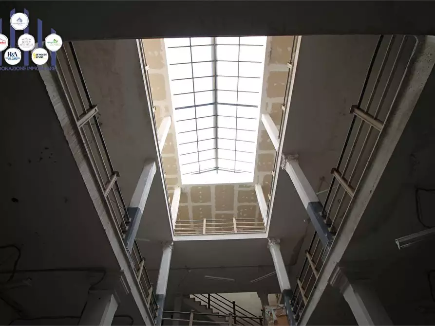 Immagine 14 di Stabile in vendita  in Piazza archimede a Siracusa