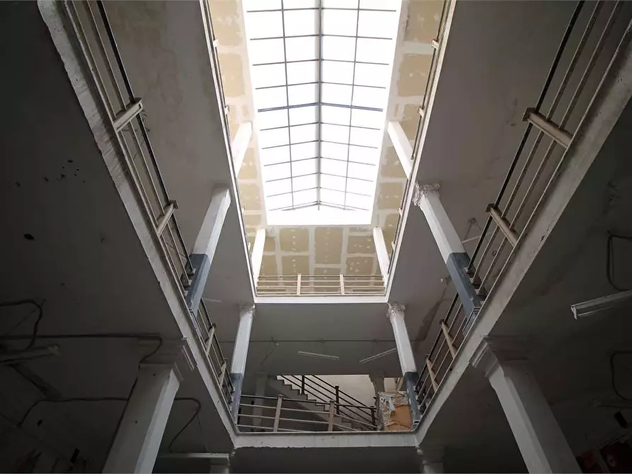 Immagine 15 di Stabile in vendita  in Piazza archimede a Siracusa