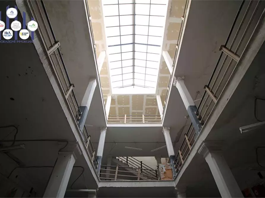 Immagine 15 di Stabile in vendita  in Piazza archimede a Siracusa