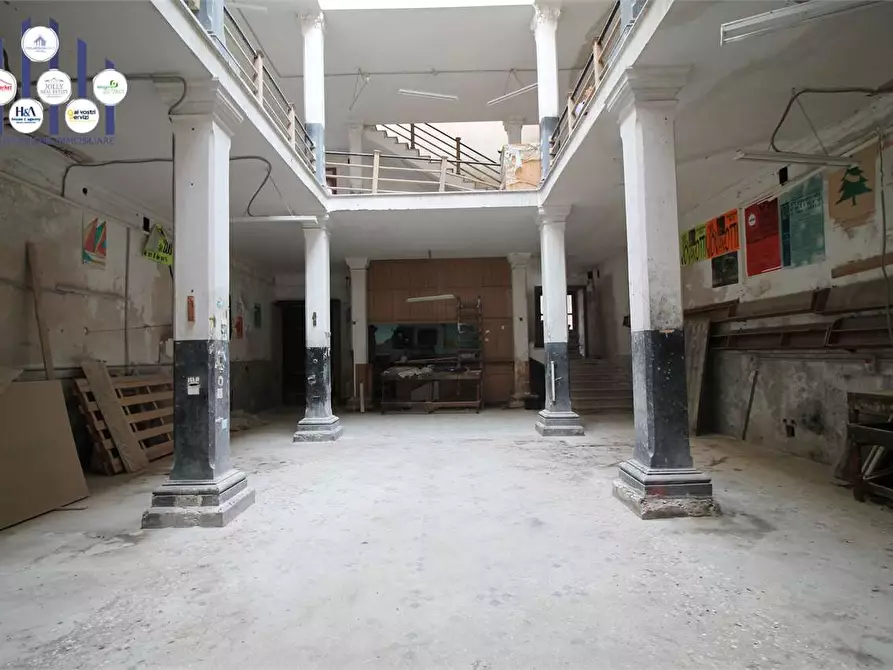 Immagine 17 di Stabile in vendita  in Piazza archimede a Siracusa