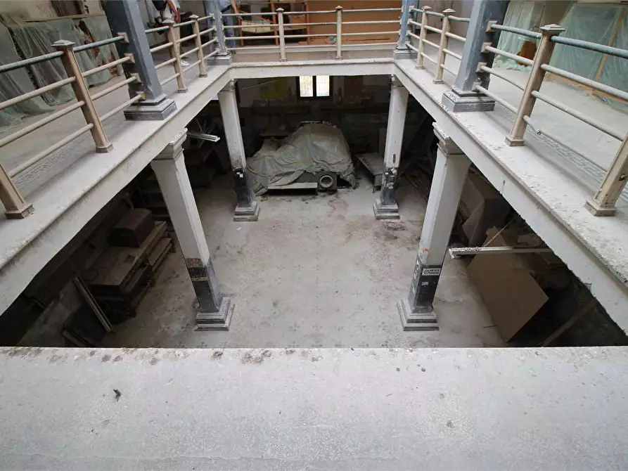 Immagine 19 di Stabile in vendita  in Piazza archimede a Siracusa