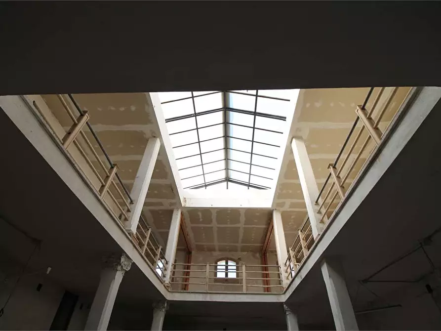 Immagine 20 di Stabile in vendita  in Piazza archimede a Siracusa