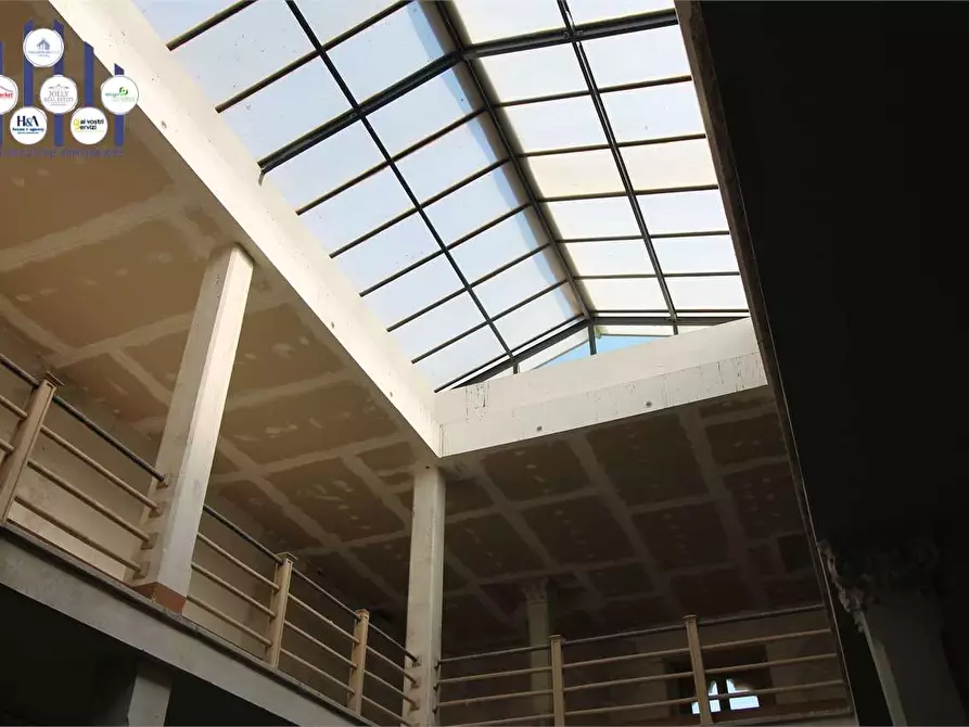 Immagine 21 di Stabile in vendita  in Piazza archimede a Siracusa