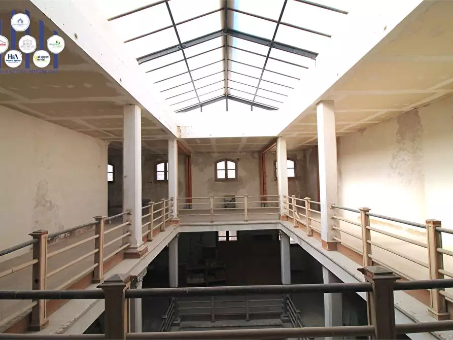 Immagine 1 di Stabile in vendita  in Piazza archimede a Siracusa