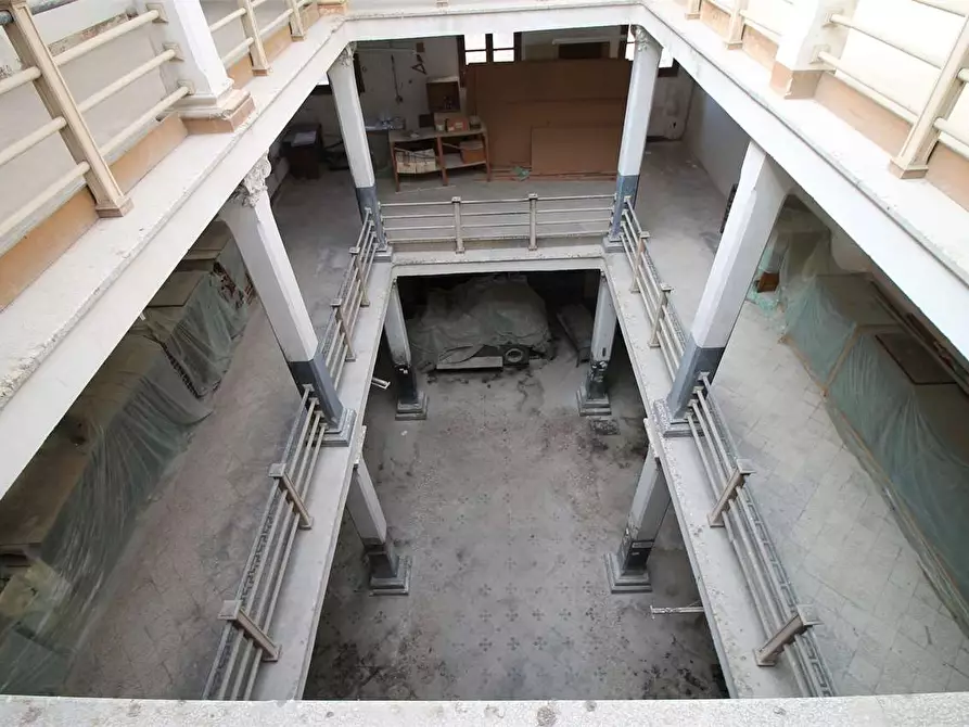 Immagine 23 di Stabile in vendita  in Piazza archimede a Siracusa