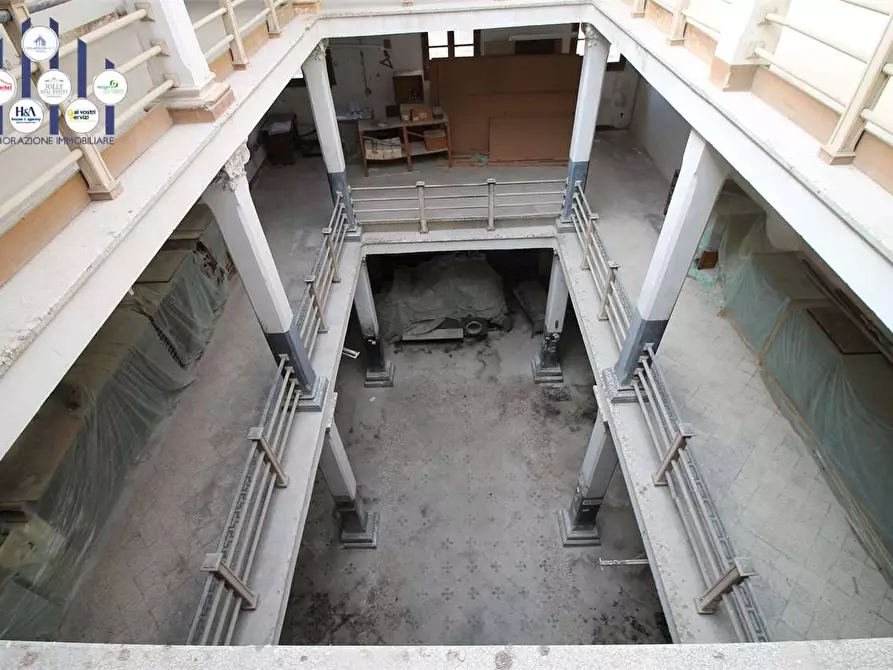 Immagine 23 di Stabile in vendita  in Piazza archimede a Siracusa