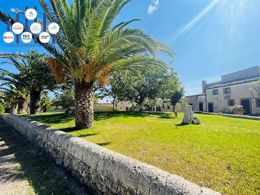 Immagine 76 di Rustico / casale in vendita  in sp 24 a Noto