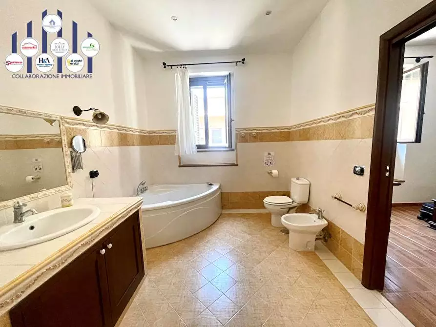 Immagine 35 di Stabile in vendita  in Via Torino a Siracusa