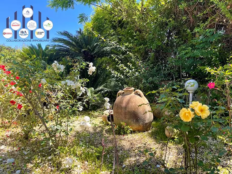 Immagine 2 di Villa in vendita  in Via Senigallia a Siracusa