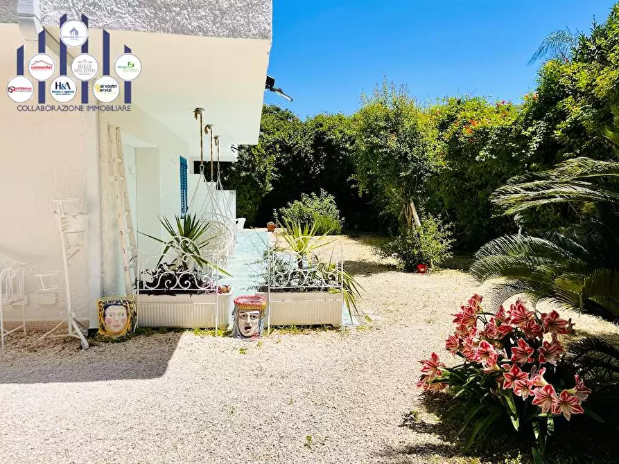 Immagine 3 di Villa in vendita  in Via Senigallia a Siracusa