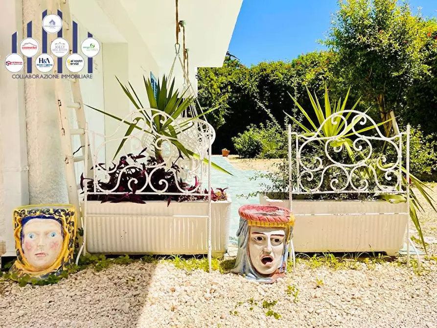 Immagine 6 di Villa in vendita  in Via Senigallia a Siracusa