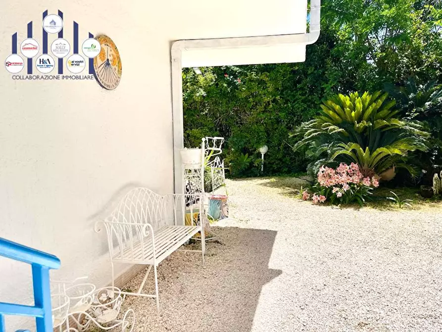 Immagine 36 di Villa in vendita  in Via Senigallia a Siracusa