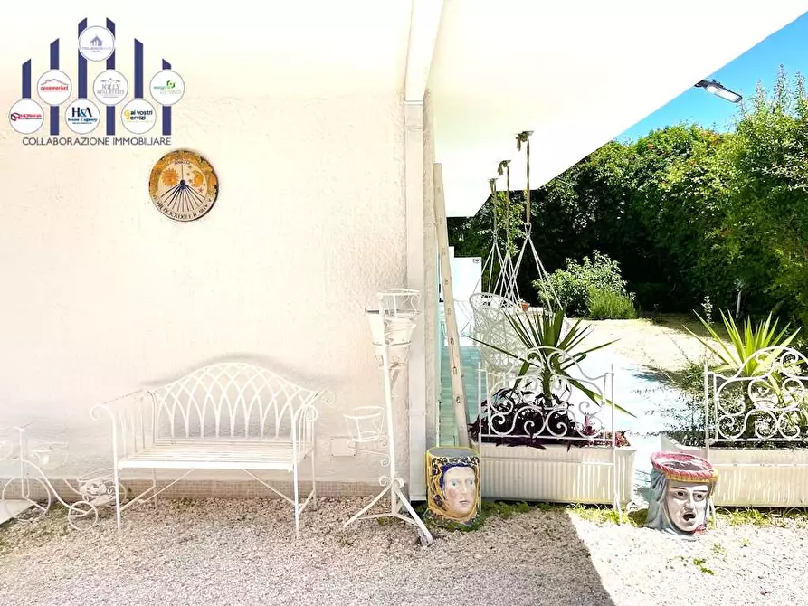 Immagine 37 di Villa in vendita  in Via Senigallia a Siracusa