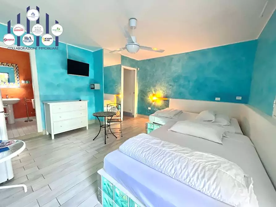 Immagine 43 di Villa in vendita  in Via Senigallia a Siracusa