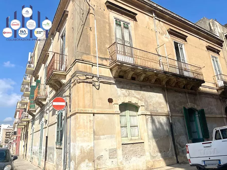 Immagine 1 di Stabile in vendita  in Via Isonzo a Siracusa