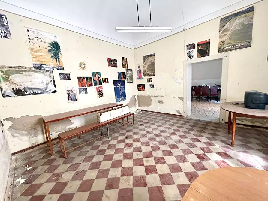 Immagine 5 di Stabile in vendita  in Via Isonzo a Siracusa
