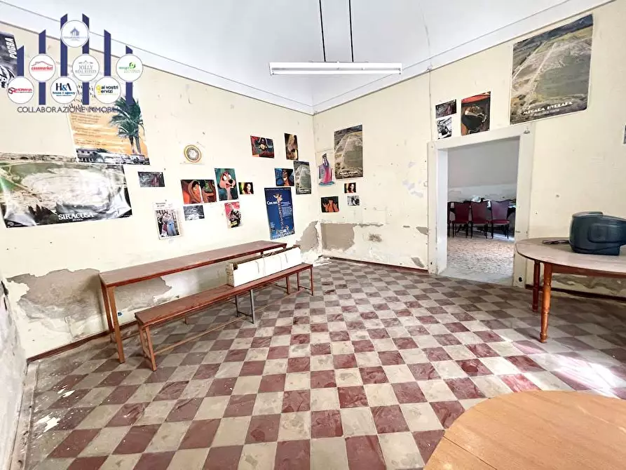 Immagine 5 di Stabile in vendita  in Via Isonzo a Siracusa