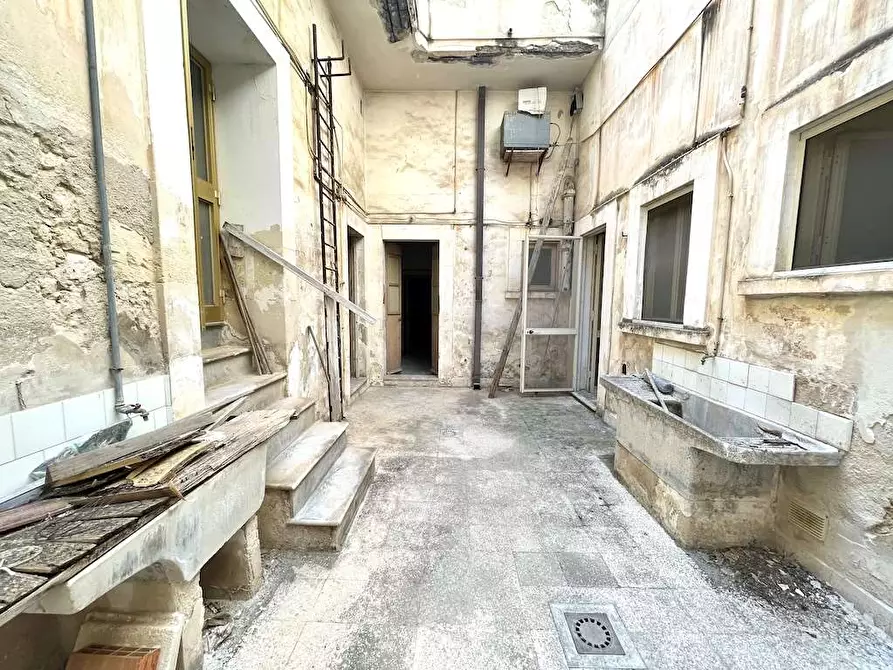 Immagine 9 di Stabile in vendita  in Via Isonzo a Siracusa