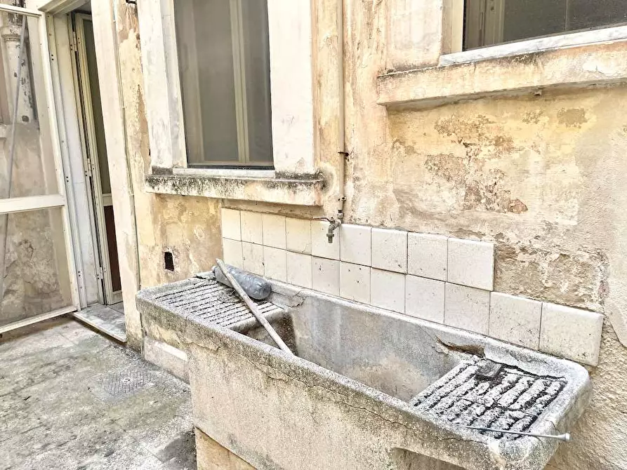 Immagine 10 di Stabile in vendita  in Via Isonzo a Siracusa