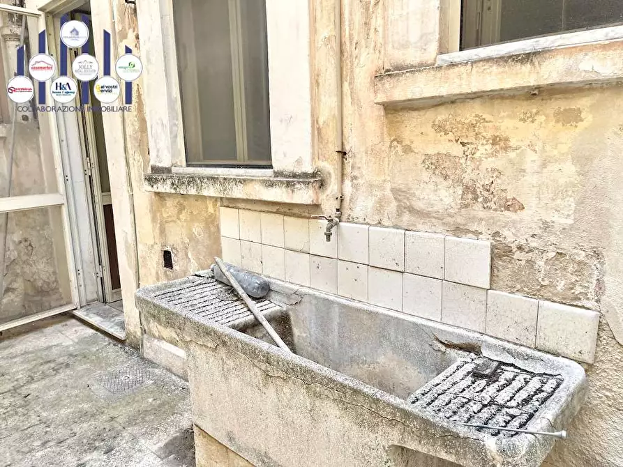 Immagine 10 di Stabile in vendita  in Via Isonzo a Siracusa