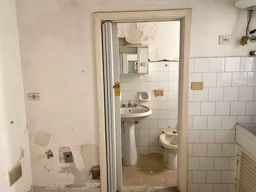 Immagine 19 di Stabile in vendita  in Via Isonzo a Siracusa