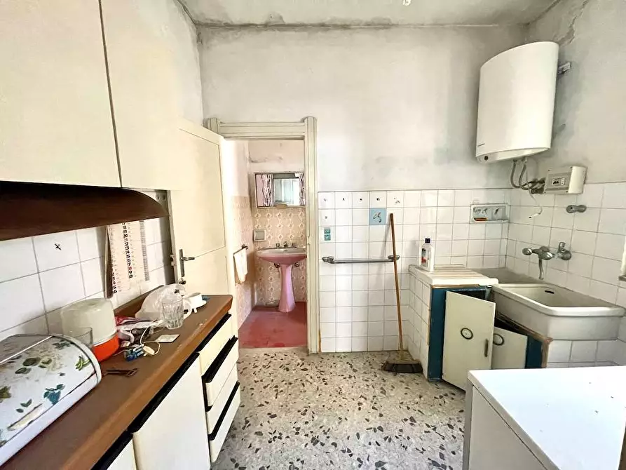 Immagine 28 di Stabile in vendita  in Via Isonzo a Siracusa