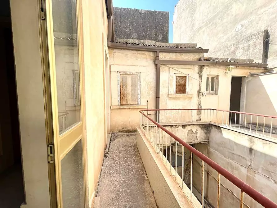 Immagine 37 di Stabile in vendita  in Via Isonzo a Siracusa