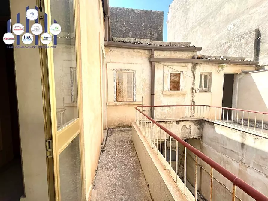 Immagine 37 di Stabile in vendita  in Via Isonzo a Siracusa