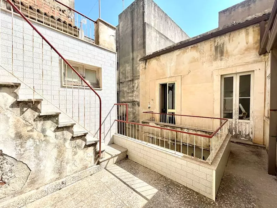 Immagine 38 di Stabile in vendita  in Via Isonzo a Siracusa