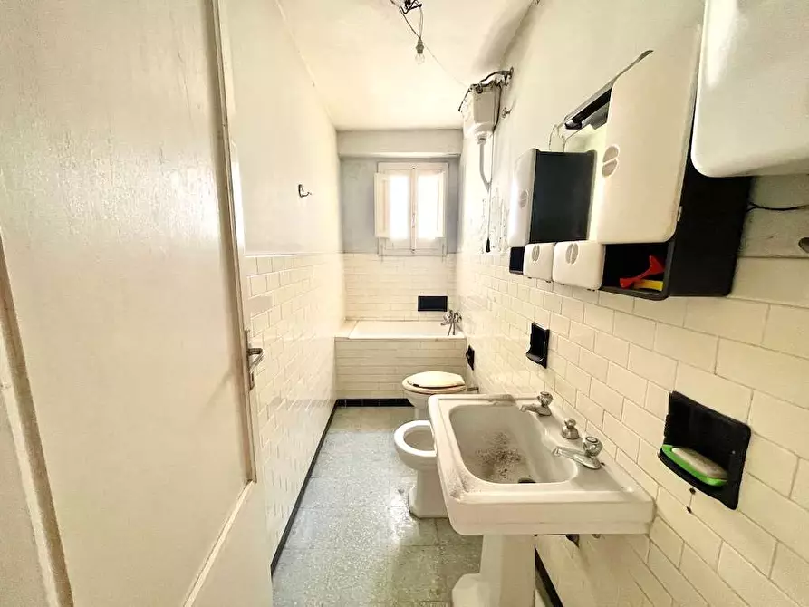 Immagine 41 di Stabile in vendita  in Via Isonzo a Siracusa