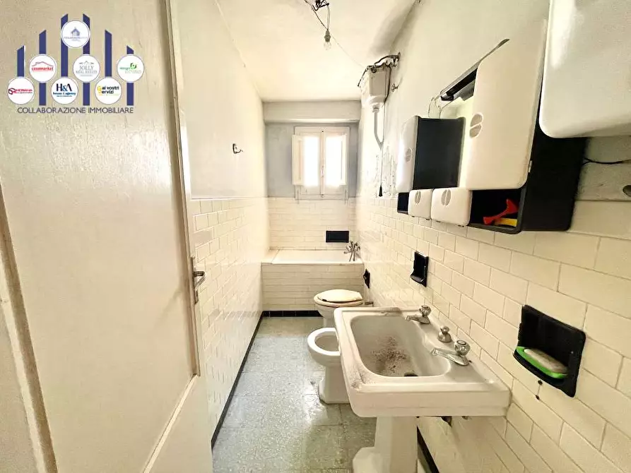 Immagine 41 di Stabile in vendita  in Via Isonzo a Siracusa