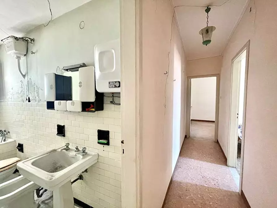 Immagine 42 di Stabile in vendita  in Via Isonzo a Siracusa