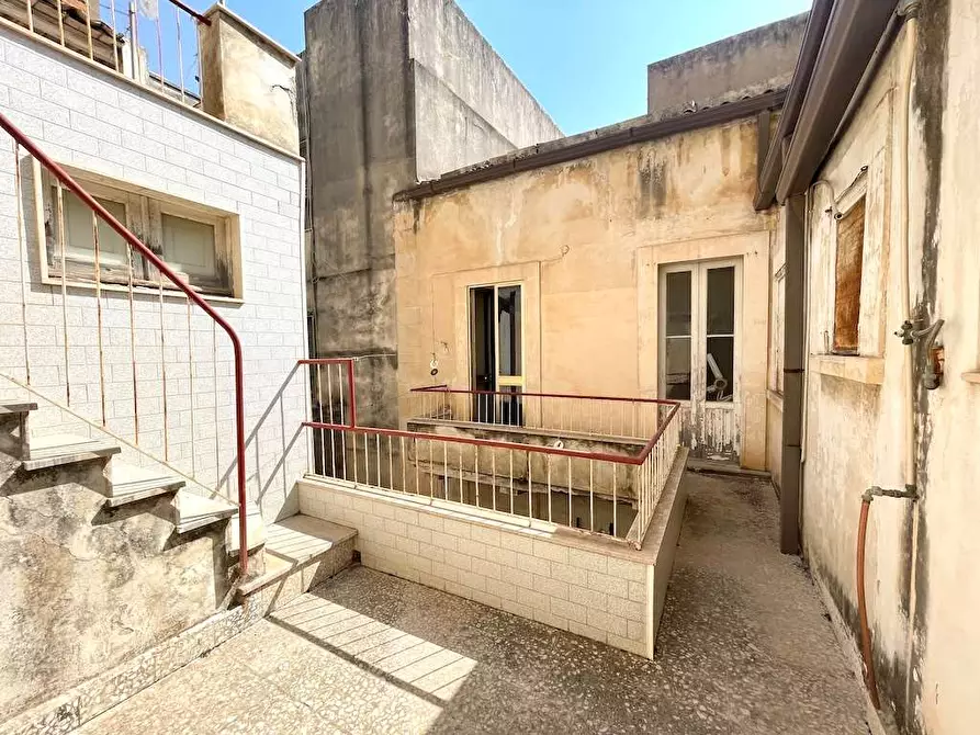 Immagine 52 di Stabile in vendita  in Via Isonzo a Siracusa
