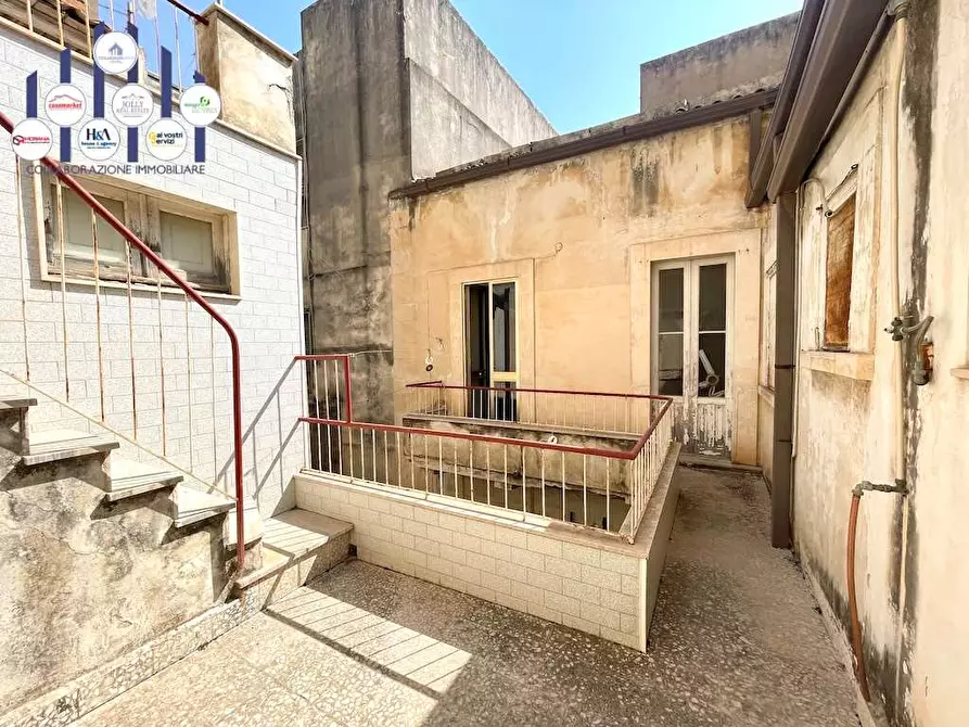 Immagine 52 di Stabile in vendita  in Via Isonzo a Siracusa