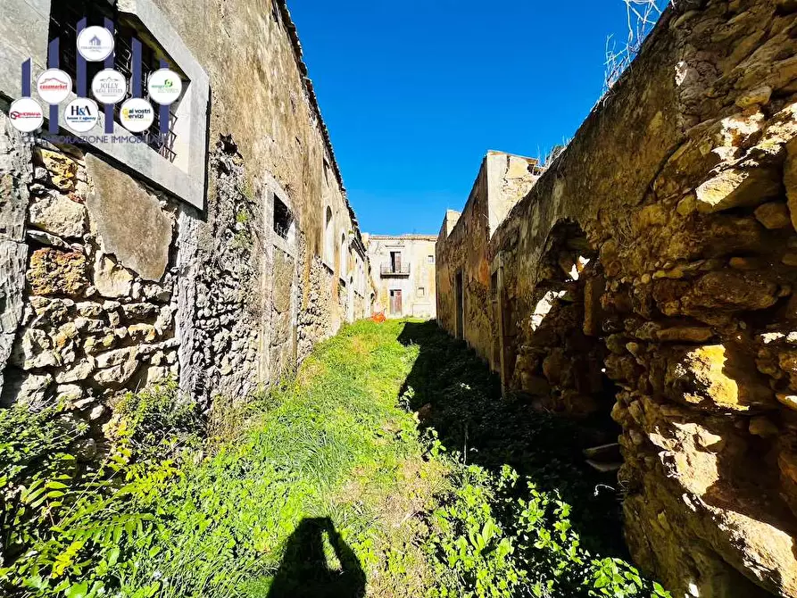 Immagine 15 di Rustico / casale in vendita  in Contrada Gioi a Noto