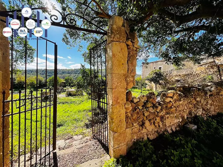 Immagine 31 di Rustico / casale in vendita  in Contrada Gioi a Noto
